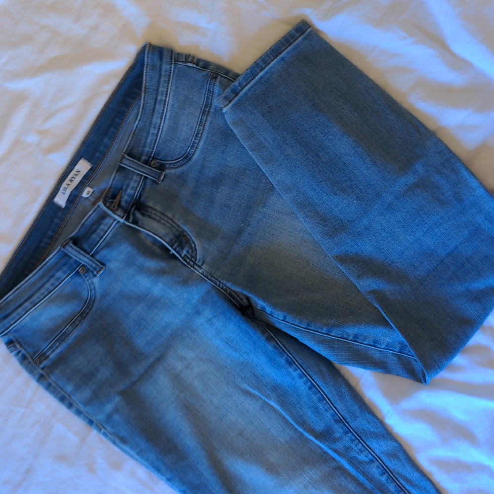 Lila Ryan light wash cropped jeans